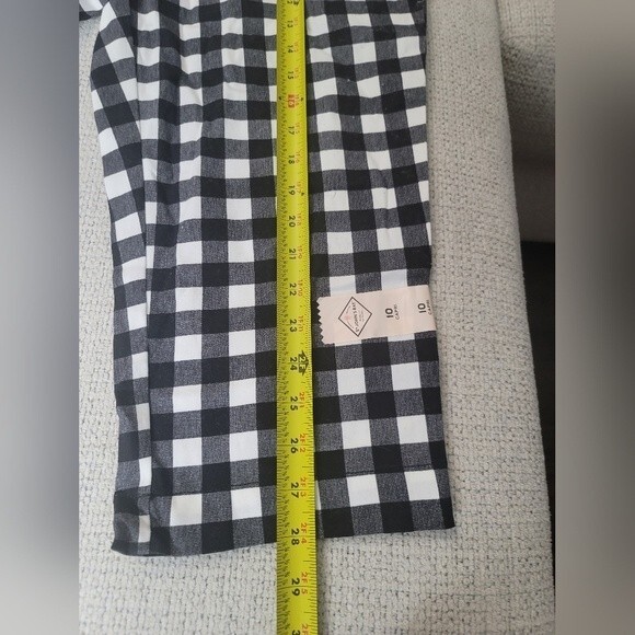 St. John's Bay Buffalo Check Stretch Slimming Fit Capri - Picture 12 of 14